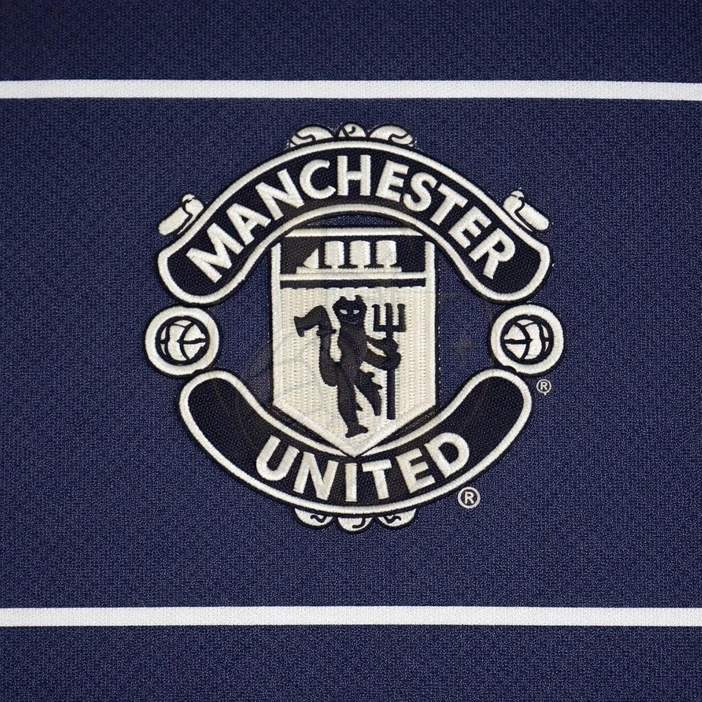 Camiseta Manchester United Retro 1999 - Fuera de Juego Club