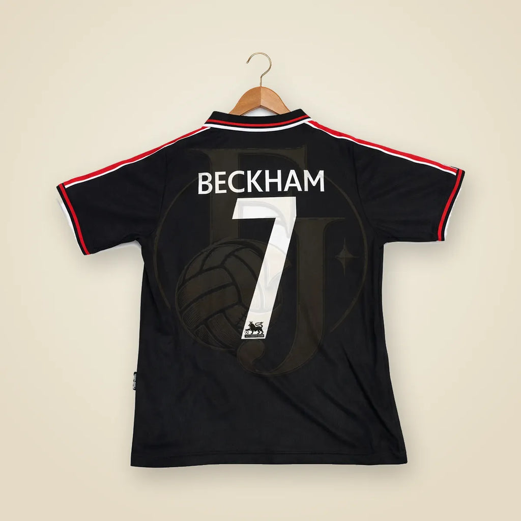 Camiseta Manchester United Retro 1998 - Fuera de Juego Club